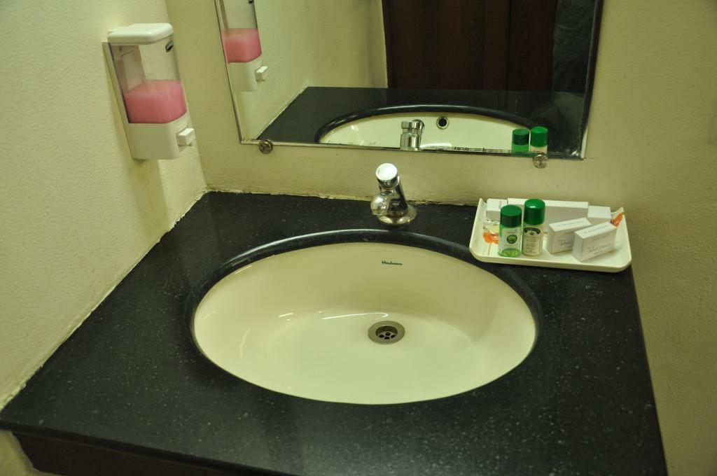 Jabali Palace Hotel Jabalpur Ngoại thất bức ảnh