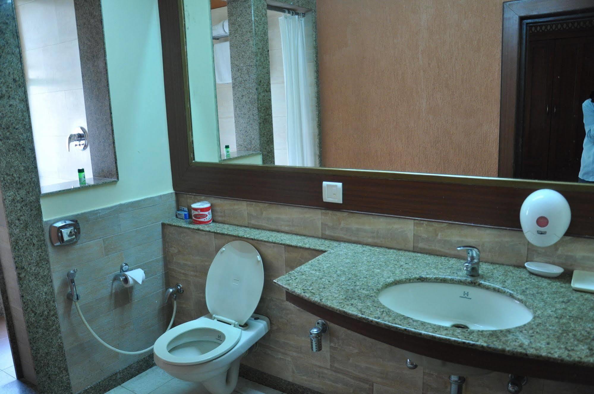Jabali Palace Hotel Jabalpur Ngoại thất bức ảnh