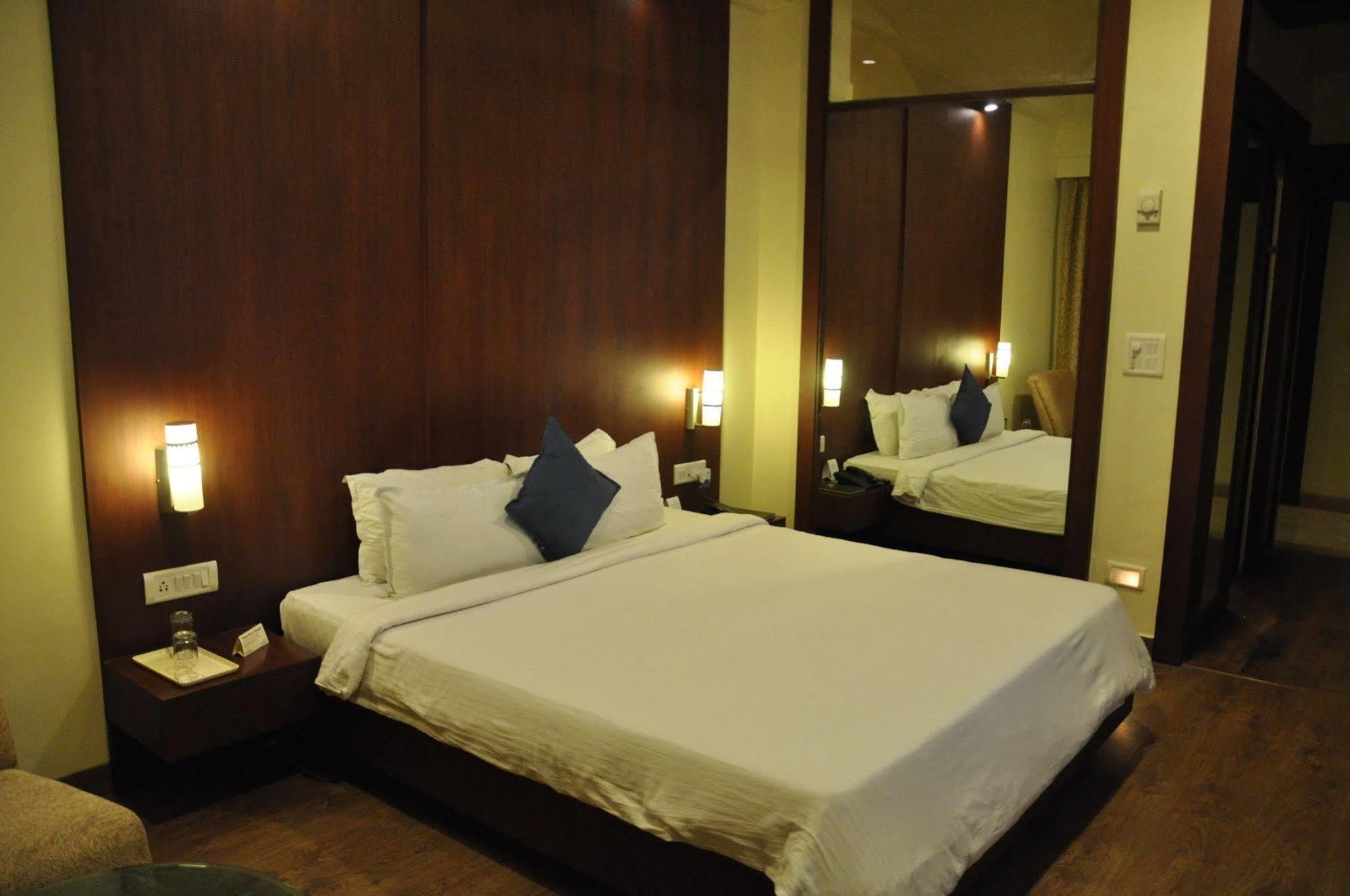 Jabali Palace Hotel Jabalpur Ngoại thất bức ảnh