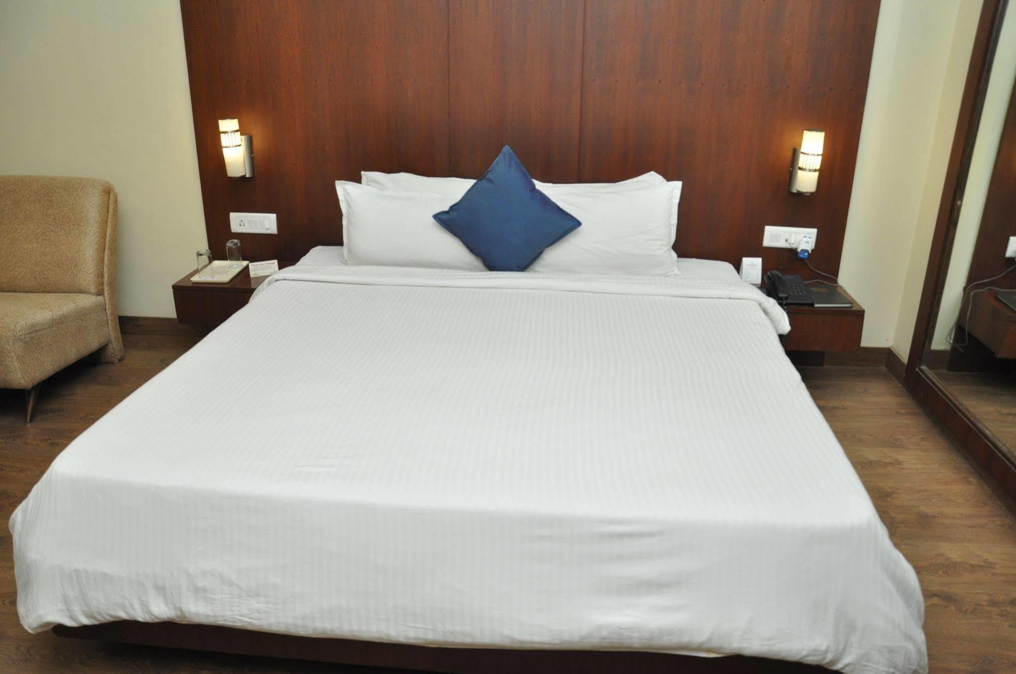 Jabali Palace Hotel Jabalpur Ngoại thất bức ảnh