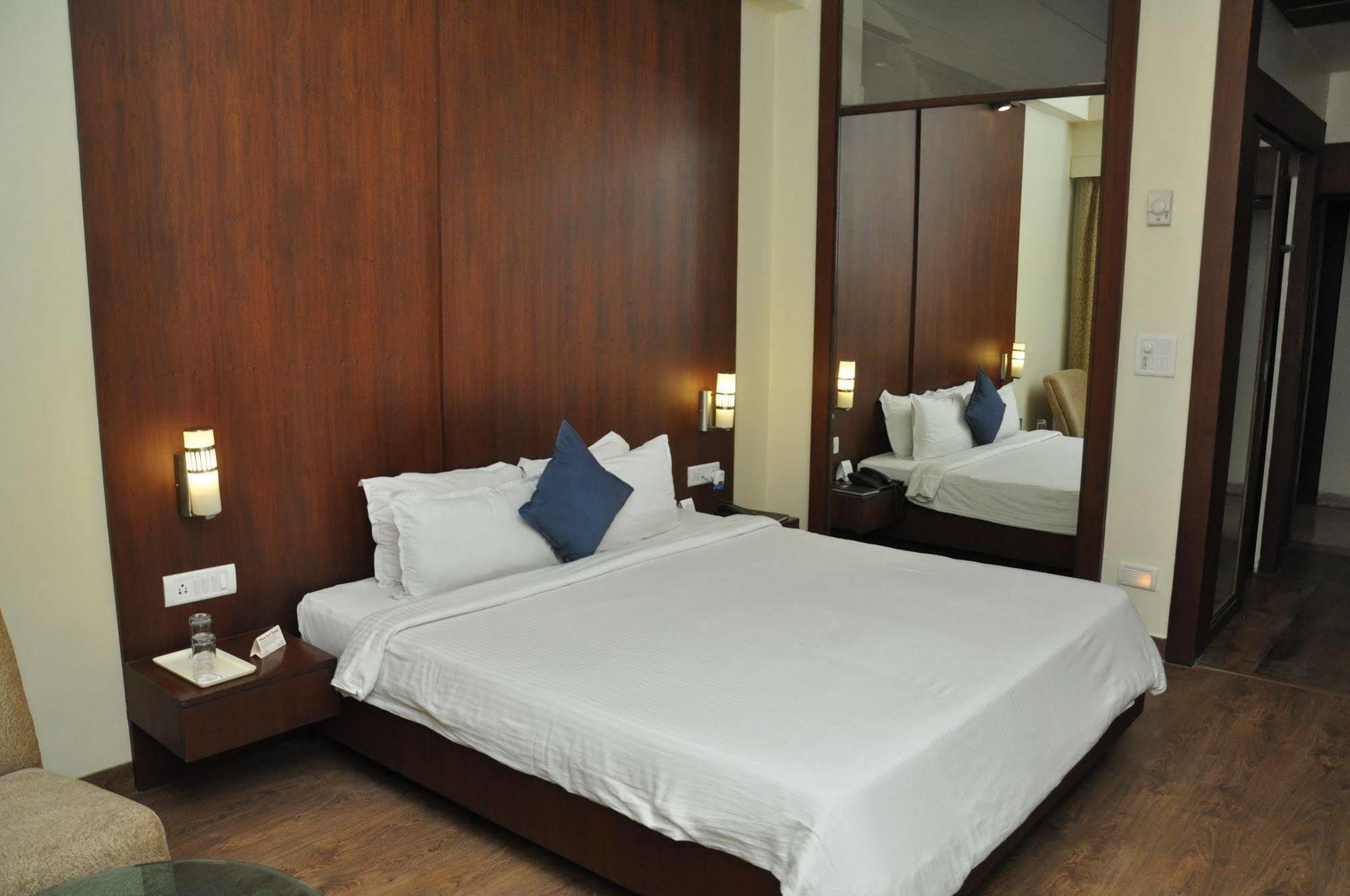 Jabali Palace Hotel Jabalpur Ngoại thất bức ảnh