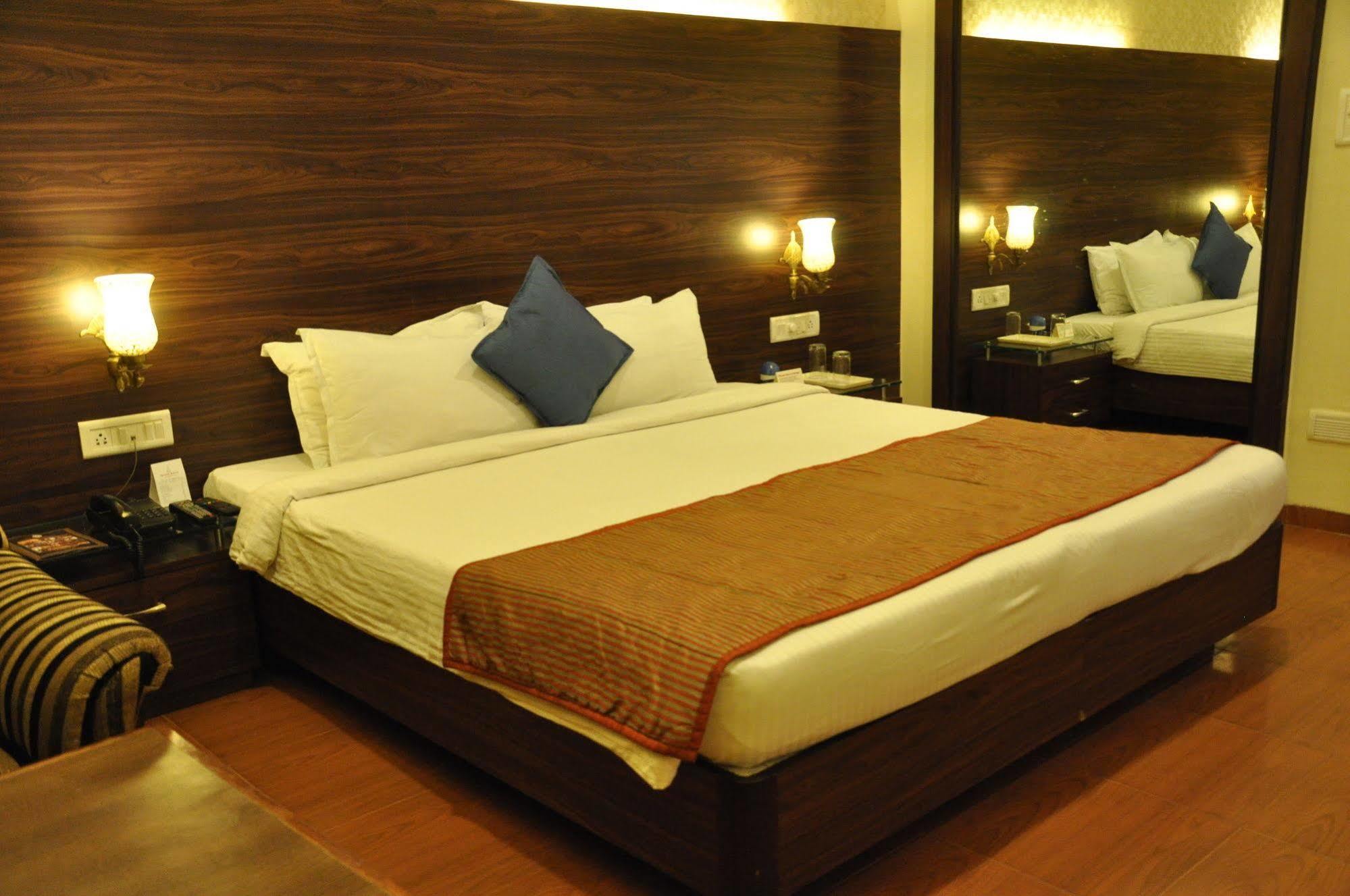 Jabali Palace Hotel Jabalpur Ngoại thất bức ảnh