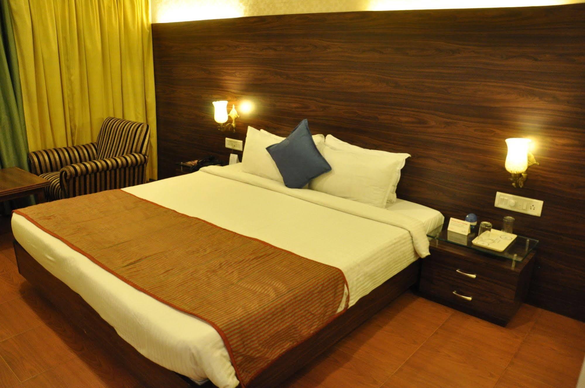 Jabali Palace Hotel Jabalpur Ngoại thất bức ảnh