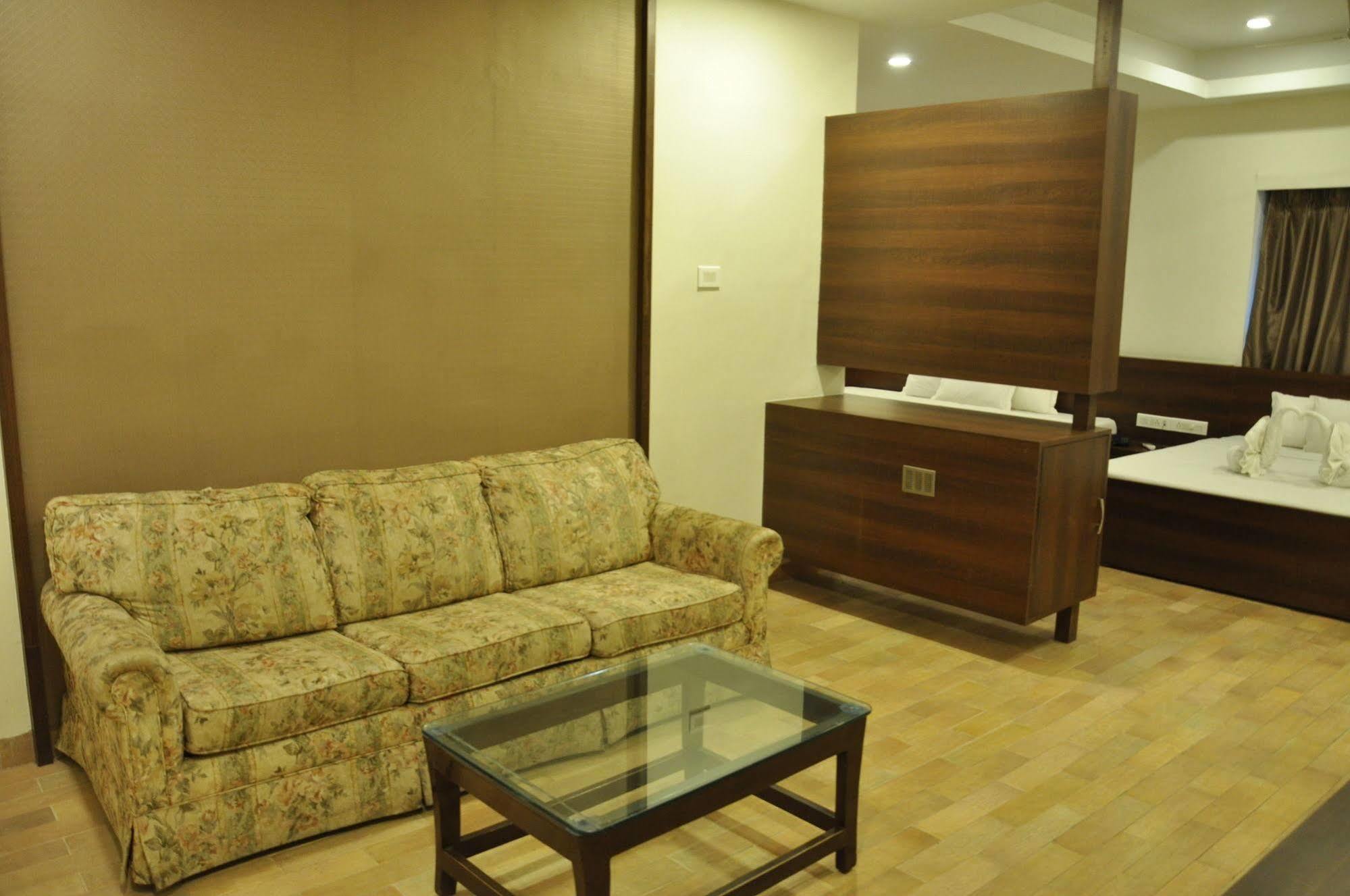 Jabali Palace Hotel Jabalpur Ngoại thất bức ảnh